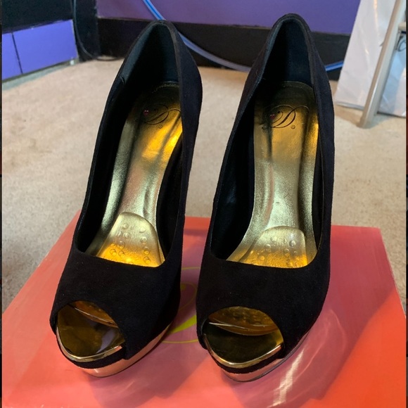 Black and Gold Platform Peep Toe Heels - Picture 2 of 5
